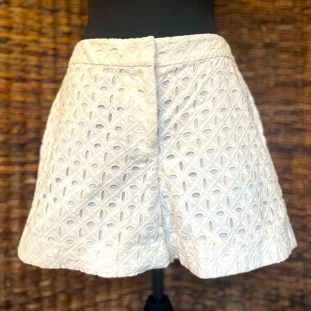 Crown & Ivy white eyelet shorts, lined, Sz 8